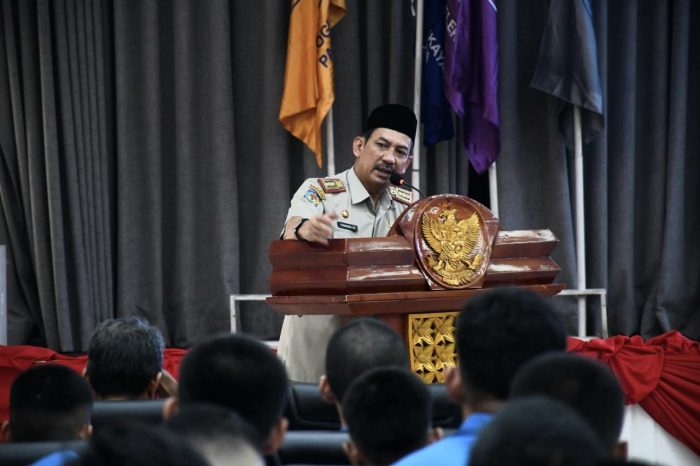 Sekda Palopo Hadiri Pelantikan Mahasiswa Baru ATI Dewantara Palopo.
